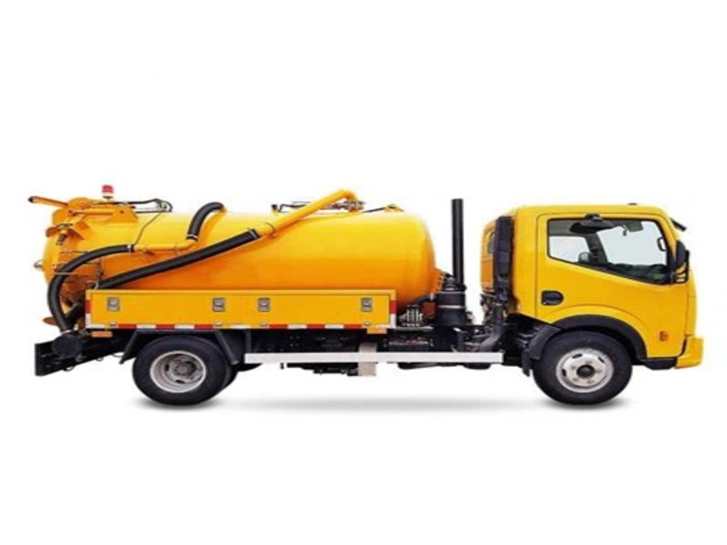 6-wheelers-4500-liters-vacuum-tanker09d4450a-d9ba-4eea-80f8-241e845383fe